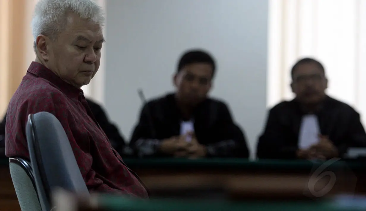 Sebelumnya, Anggoro dituntut 5 tahun penjara dan denda Rp 250 juta dengan subsider kurungan 4 bulan penjara, Jakarta, Rabu (25/6/14). (Liputan6.com/Faisal R Syam)
