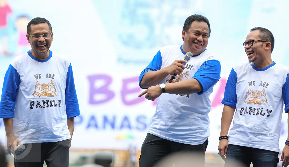 Rachmat Gobel (tengah) memberikan sambutan saat acara Family Gathering Karyawan PT.Panasonic Gobel, Jakarta, Minggu (11/10/2015). Panasonic Gobel berkomitmen akan terus membangun industri untuk kepentingan ekonomi nasional. (Liputan6.com/Faizal Fanani)