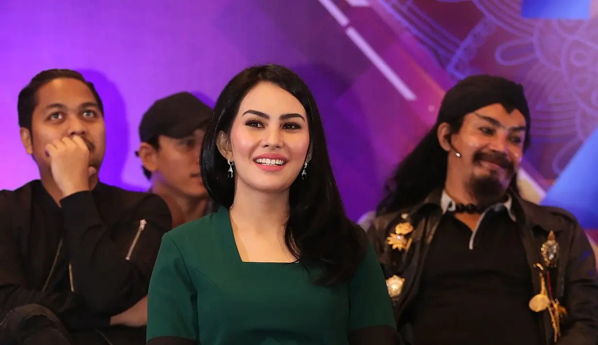 "Itu hal yang masih momok dan PR terbesar aku pribadi. Untungnya aku punya orangtua yang sangat luar biasa yang selalu mengingatkan aku untuk kuat,” pungkas Kartika Putri. (Bambang E.Ros/Bintang.com)