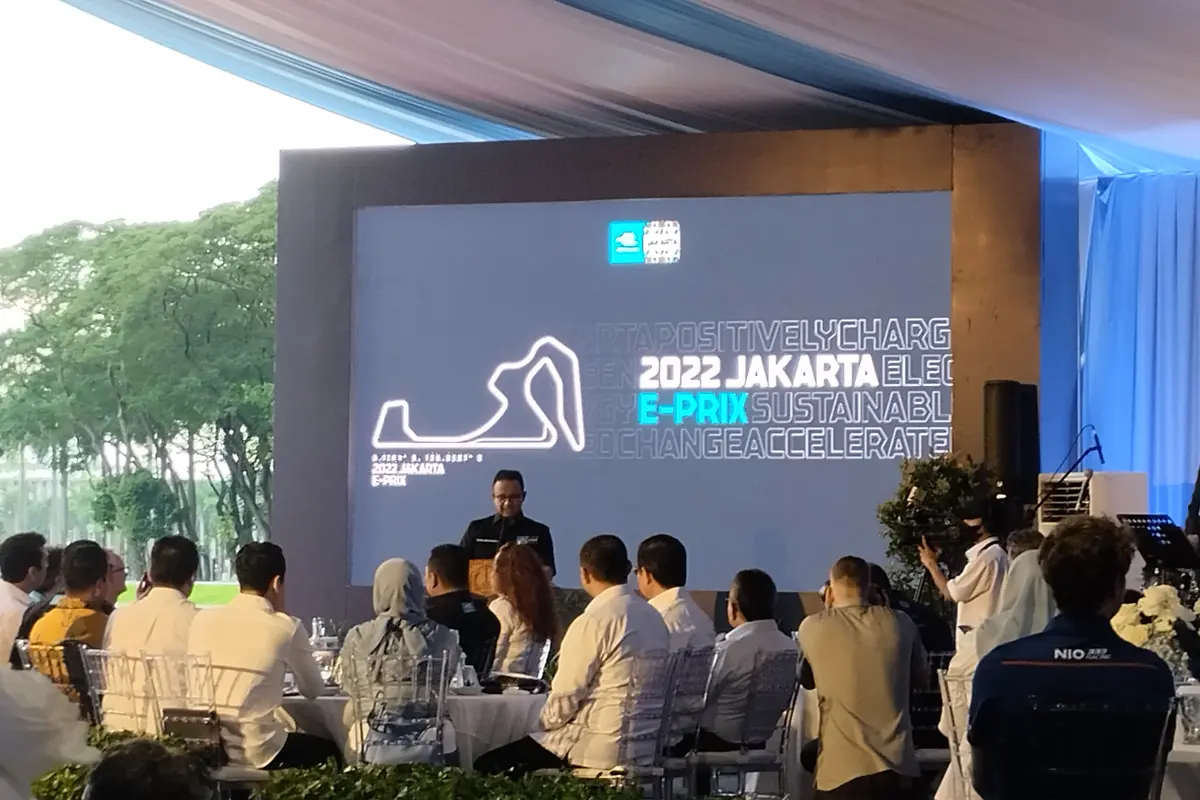 Gubernur DKI Jakarta Anies Baswedan menyampaikan sambutan saat meet and Greet dengan para pembalap Formula E Jakarta. (Liputan6.com/Winda Nelfira)