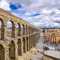 Deretan situs-situs kuno ini yang minimal harus kamu datangi sekali seumur hidup.