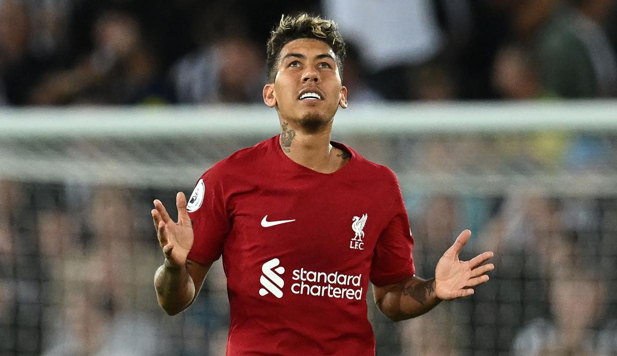 Roberto Firmino bukanlah nama baru lagi di Liga Inggris. Ia bergabung ke Liverpool saat musim 2015/2016. Meski kerap menjadi pilihan kedua usai kedatangan Darwin Nunez, pria 30 tahun tersebut telah mencetak tiga gol dan tiga assist untuk The Reds pada Liga Inggris musim ini. (AFP/Paul Ellis)