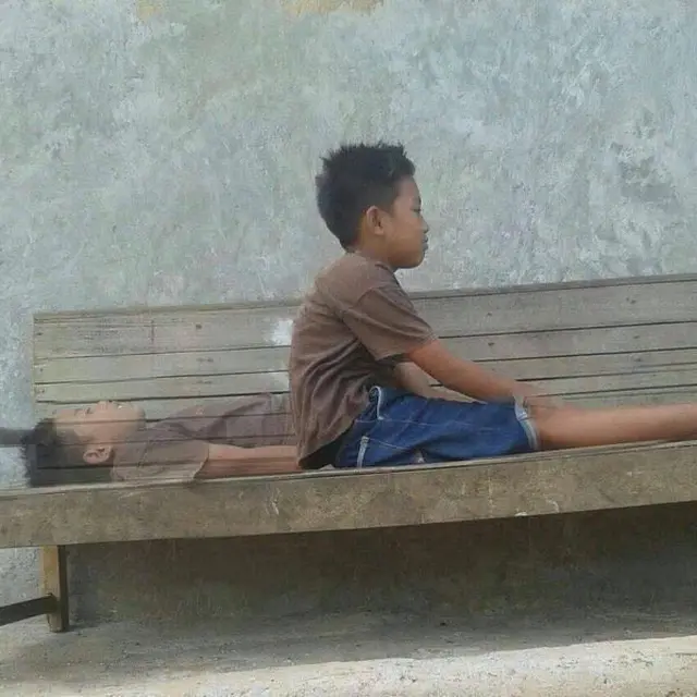 6 Foto Editan Roh Keluar dari Tubuh Ini Bikin Senyum Nyengir