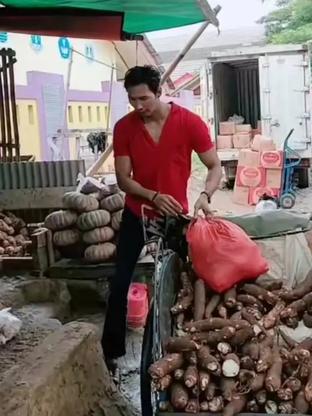 Arya Khan Suami Pinkan Mambo