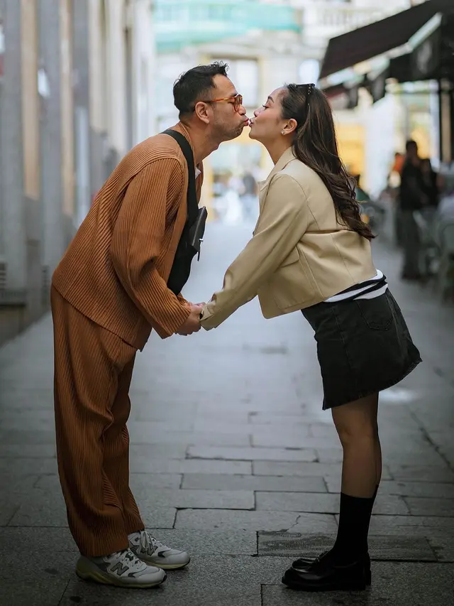 Raffi Ahmad dan Nagita Slavina di Madrid (Instagram/raffinagita1717)