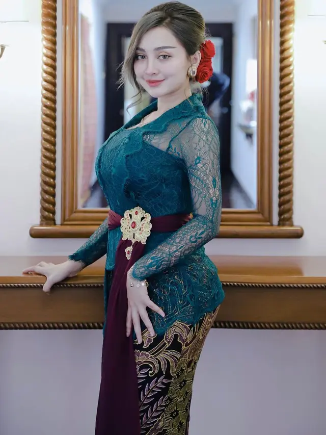 6 Momen Lamaran Cupi Cupita dan Bintang Bagus, Tampil Memesona Pakai Kebaya
