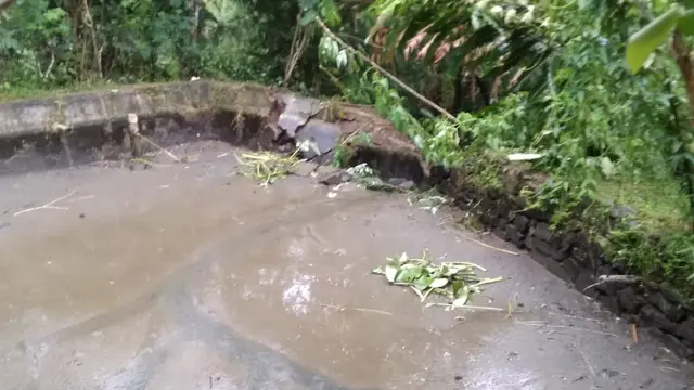 Kolam ikan diduga juga menjadi pemicu gerakan tanah atau longsor di Desa Sidakarya Desa Mlaya, Punggelan, Banjarnegara. (Foto: Liputan6.com/SRU RAPI BNA/Muhamad Ridlo)