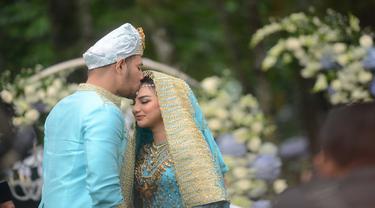 FOTO: Pernikahan Ammar Zoni dan Irish Bella Penuh Bahagia