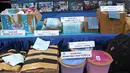 Penampakan barang bukti narkotika saat akan dimusnahkan di Lapangan Parkir Gedung BNN, Senin (26/3). Narkotika terdiri dari 150,177 Kg sabu, 89.030 butir ekstasi serta prekursor berbentuk tablet, serbuk, dan cairan. (Liputan6.com/Herman Zakharia)