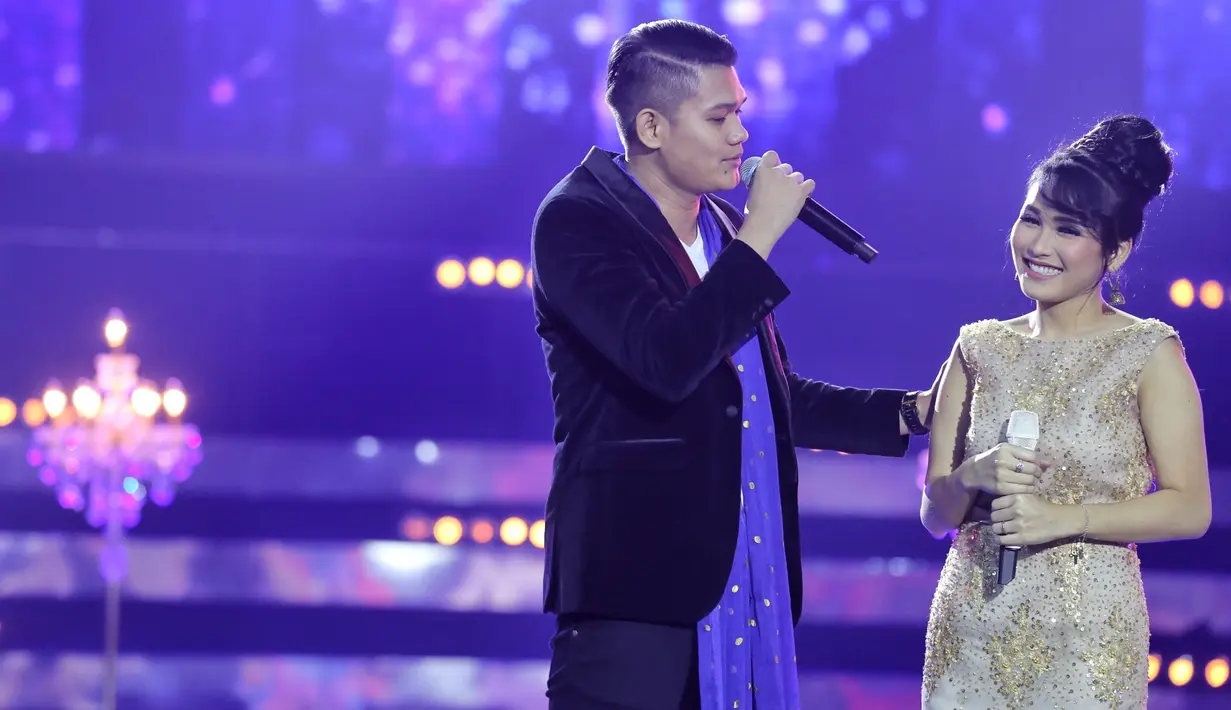 Penyanyi dangdut Ayu Ting Ting saat tampil dalam konser Ayu Ting 'Kamu Kamu Kamu di kawasan Kebon Jeruk, Jakarta Barat pada Rabu (23/8/2017). (Adrian Putra/Bintang.com)