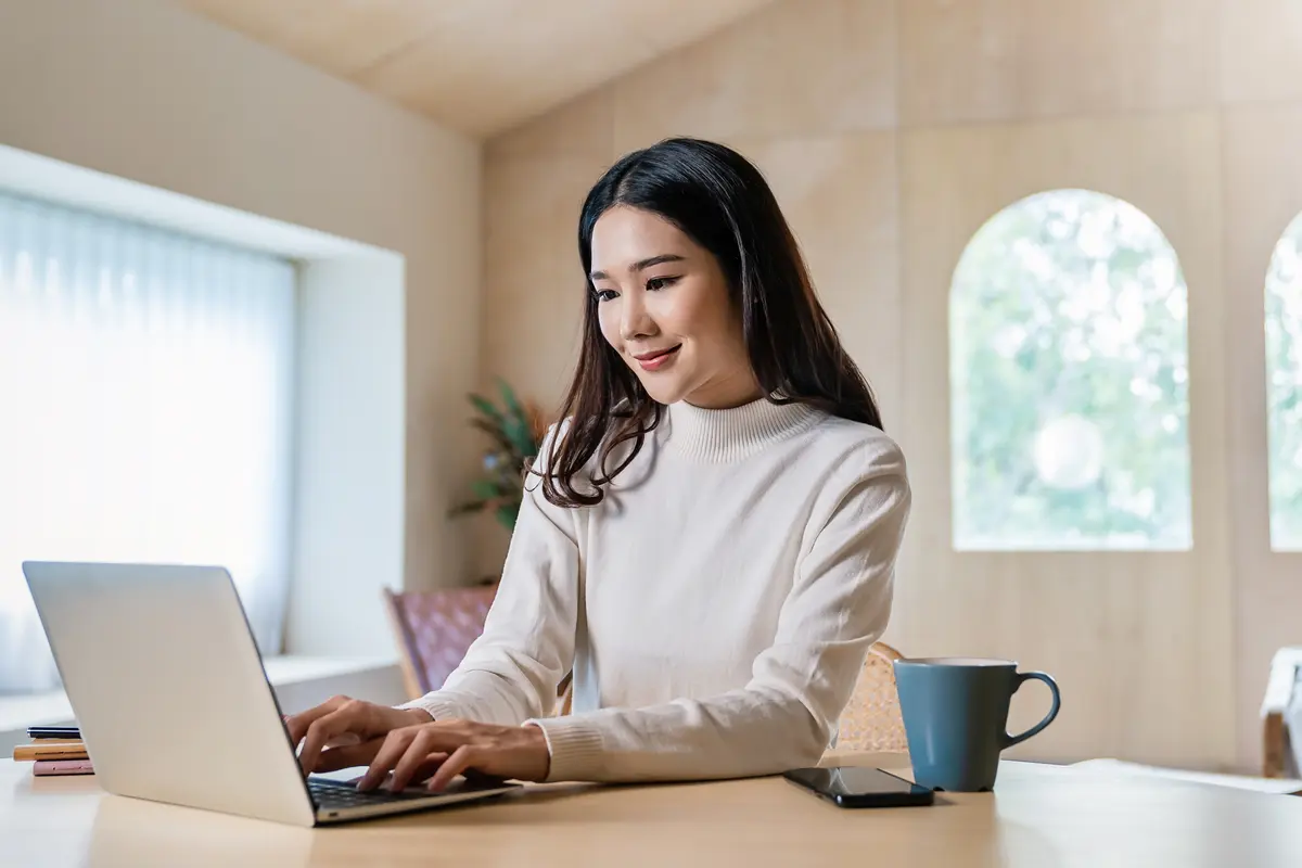 perempuan dan desember laptop
