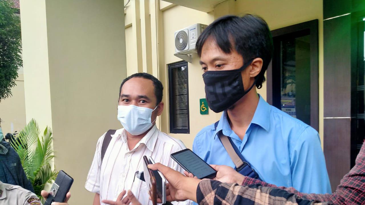 Jurnalis Tempo Nurhadi melapor ke Polda Jatim. (Dian Kurniawan/Liputan6.com)