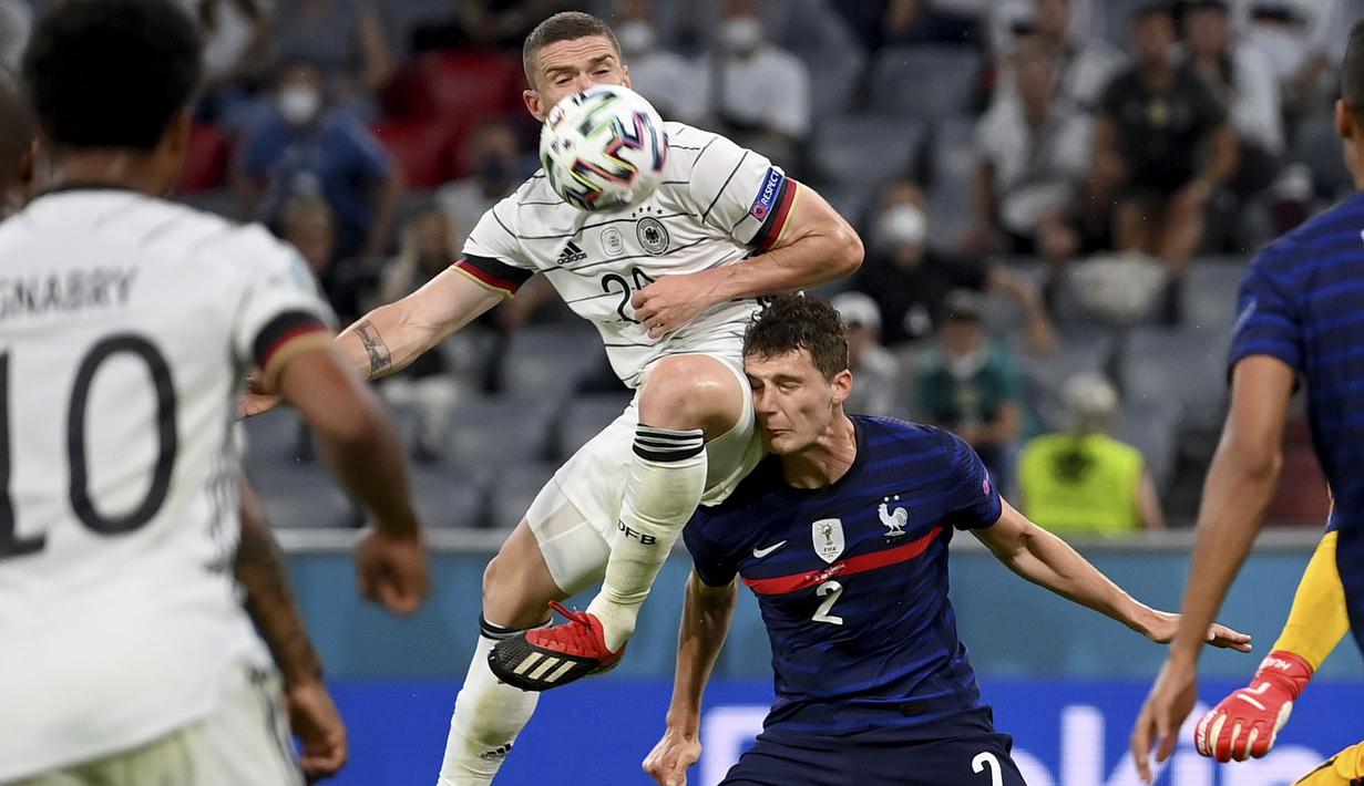 Bermain di kandang lawan, Timnas Prancis mendapat tekananan sejak bola digulirkan. Meski begitu, solidnya lini belakang tim asuhan Didier Deschamps tersebut membuat serangan yang dibangun Jerman selalu kandas. (Foto: AP/Pool/Matthias Hangst)