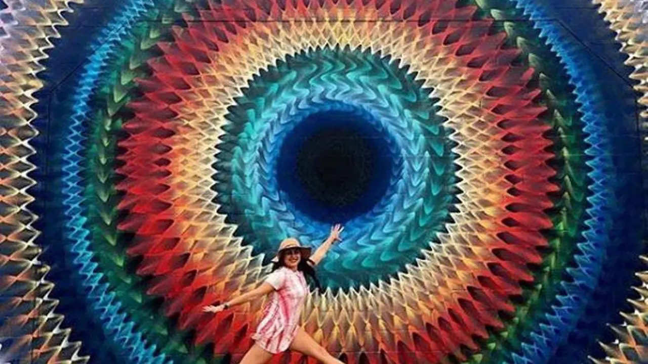 [Bintang] 10 Mural Kaleidoskopik di Jalan yang Bikin Kamu Nggak Mau Pulang