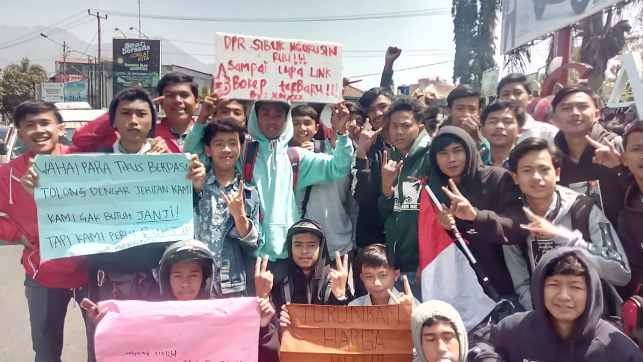 Ribuan pelajar SMK/SMA di Garut, Jawa Barat lebih memilih bolos daripada mengikuti jam pelajaran di sekolah