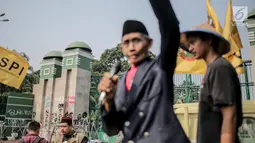 Coret-coretan (vandalisme) menghiasi tembok di sekitar Gedung DPR/MPR RI, Jakarta, Selasa (24/9/2019). Demonstrasi mahasiswa dari berbagai kampus yang menolak pengesahan RUU Kitab Undang-Undang Hukum Pidana(KUHP) tercoreng oleh aksi vandalisme. (Liputan6.com/Faizal Fanani)