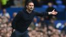 Frank Lampard. Legenda Chelsea yang baru membesut Everton di pertengahan musim 2021/2022 menggantkan Rafael Benitez ini mampu memenangi beberapa laga krusial di beberapa pekan terakhir Liga Inggris. Di antaranya mampu mengalahkan dua tim besar, Manchester United dan Chelsea. (AFP/Paul Ellis)