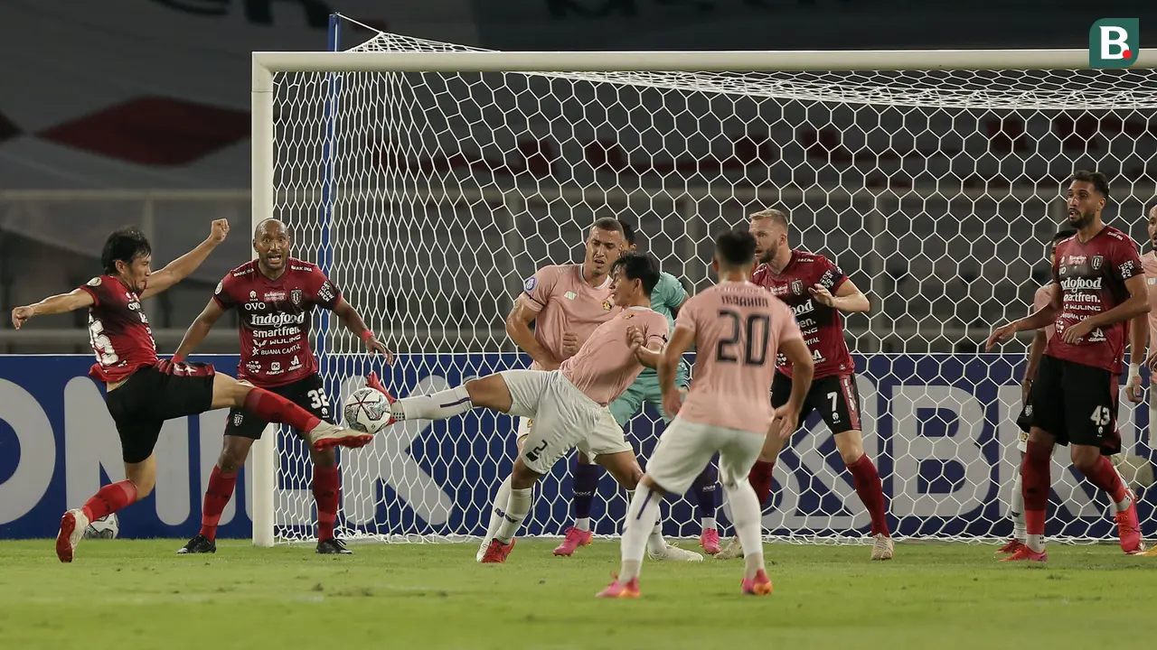 Foto: Yousseff Ezzejjari Gagal Penalti, Laga Pembuka BRI Liga 1 2021 / 2022 antara Bali United vs Persik Kediri masih 0-0 di Babak Pertama