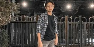 Penampilan Baim Cilik kini sudah jauh berbeda dengan saat ia kecil. Kini Baim sudah beranjak dewasa. (Foto: Instagram/baimalkatiri)