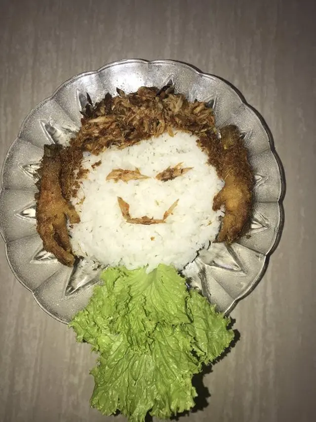 7 Potret Plating Makanan dengan Bentuk Muka Ini Kocak Banget