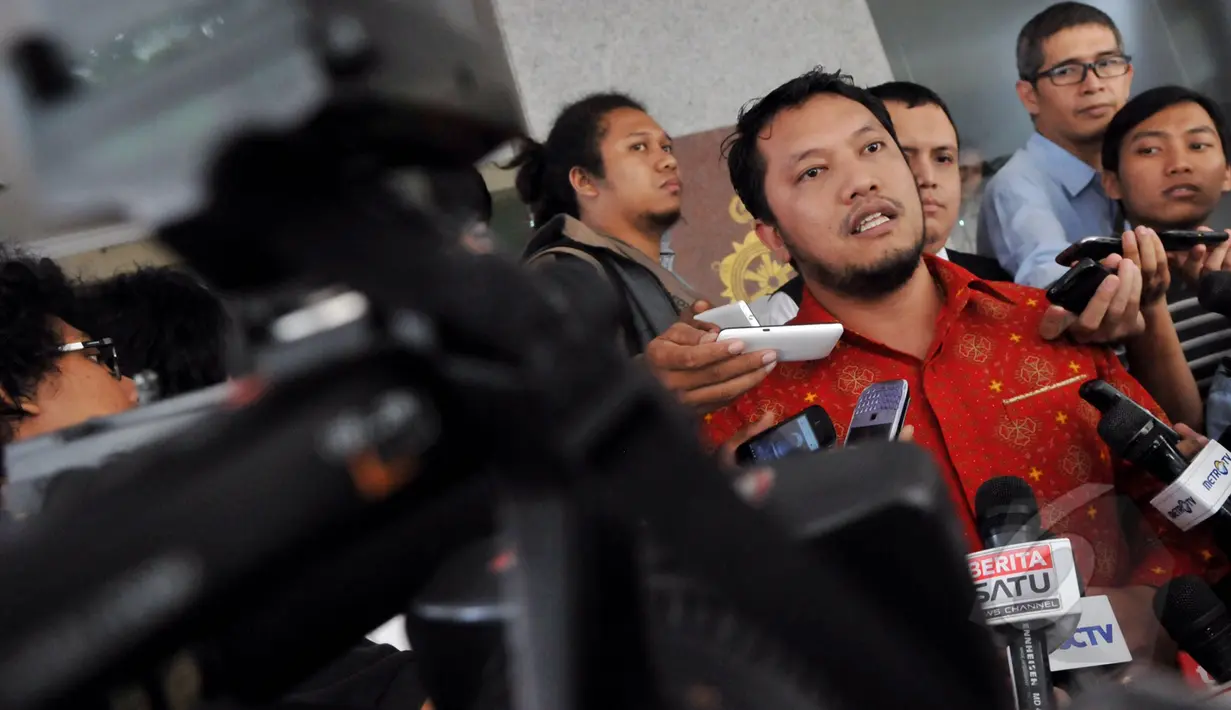 Kuasa hukum Wakil Ketua DPRD DKI Jakarta, Abraham Lunggana alias Lulung, Ramdan Alamsyah memberi keterangan di Bareskrim Mabes Polri, Rabu (29/4/2015). Kedatangannya untuk memastikan pemanggilan Haji Lulung. (Liputan6.com/Andrian M Tunay)  