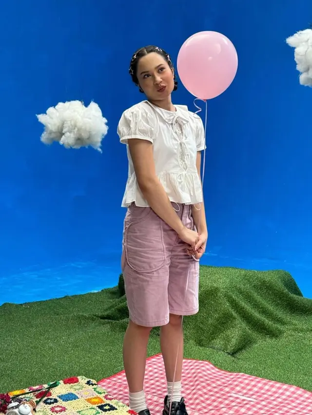 Satine Zaneta Pakai Outfit Pink (Instagram/@satinezaneta)