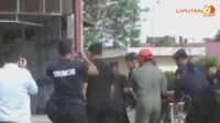 [VIDEO] Sengketa Tambang Emas, Warga Bentrok dengan Aparat