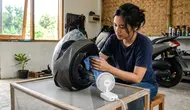 7 Cara Mengeringkan Helm Basah Tanpa Membuat Busanya Bau, Jangan Langsung Simpan Setelah Kehujanan
