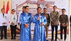 Bakal pasangan calon Pilkada Kota Tangerang 2024, Sachrudin-Maryono hari ini, Sabtu (31/8/2024), menjalani tes kesehatan di Rumah Sakit Umum Pusat (RSUP) dr. Sitanala, Neglasari, Kota Tangerang. (Foto: Liputan6.com/Pramita Tristiawati).