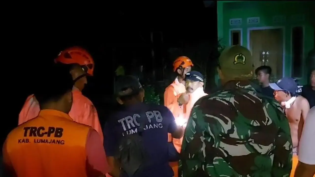 Proses evakuasi warga, dari banjir lahar dingin Gunung Semeru (Istimewa)