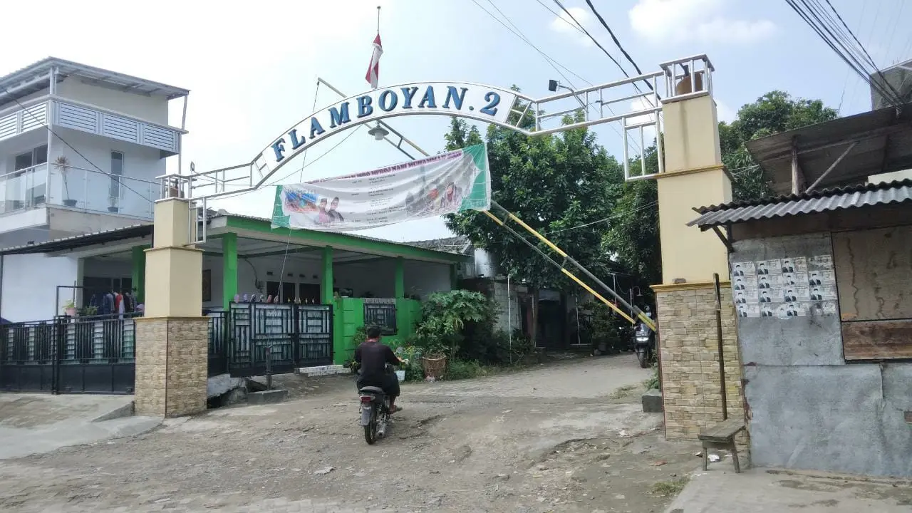 Densus 88 menangkap terduga teroris di sebuah perumahan di Kecamatan Sukamulya, Kabupaten Tangerang Selasa (15/3/2022)