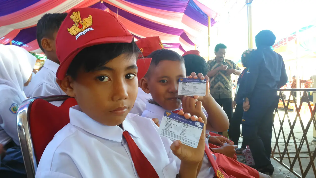 KIS, foto perwakilan penerima KIS Pulau Buru