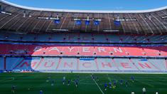 Para pemain Inter Milan dan PSG mencoba lapangan Allianz Arena, Munchen jelang partai puncak Liga Champions pada Minggu (1/6/2025) dini hari WIB nanti. (AP Photo/Martin Meissner)