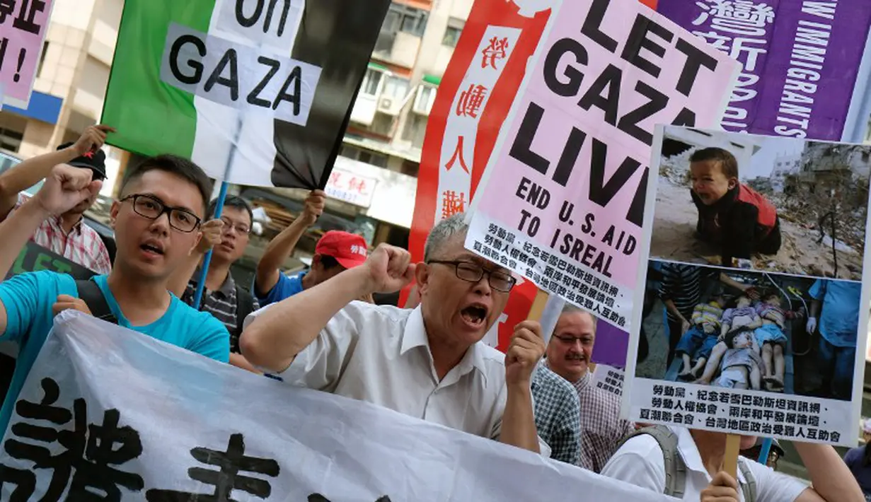 Para demonstran di Taipe mendukung kemerdekaan Palestina dan mengutuk serangan Israel di depan kantor perdagangan Israel di Taipei pada tanggal 16 Juli 2014 (AFP PHOTO / SAM YEH)