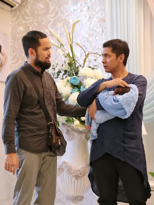 Donita dan Adi Nugroho menikah sejak 6 September 2014. Sebelumnya, pasangan ini telah dikaruniai anak, Alfarizqy Ataris Svarga Nugroho yang kini dua tahun. (Adrian Putra/Bintang.com)