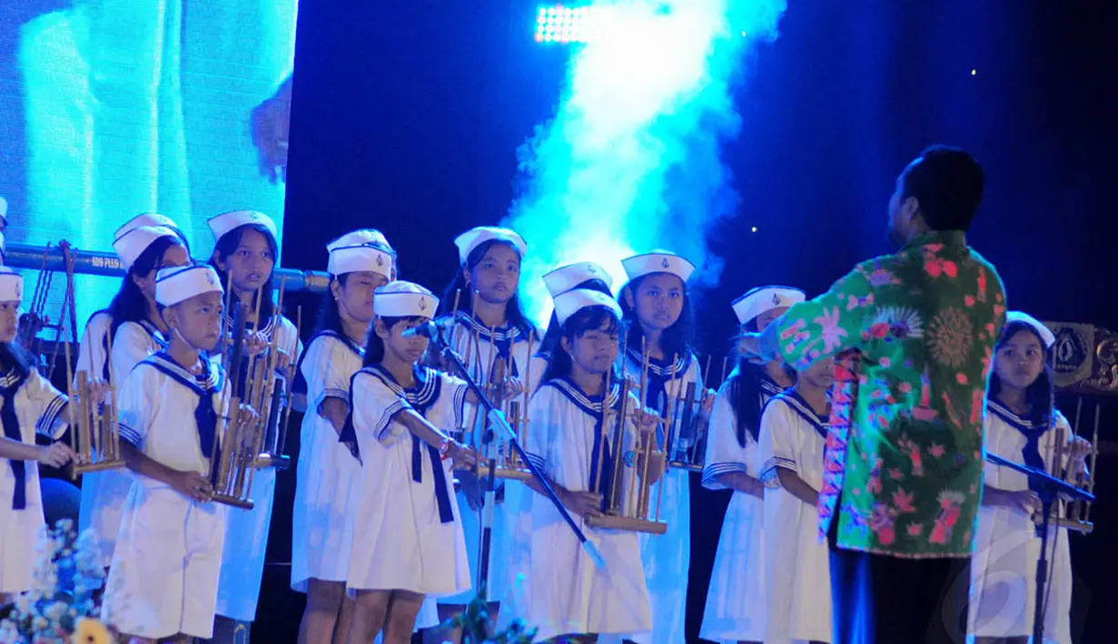 Dalam acara itu, Kasal Laksamana TNI Marsetio juga dihibur alunan musik tradisional khas Jawa Barat di Balai Samudera, Jakarta, Jumat (13/06/14). (Liputan6.com/Faizal Fanani)