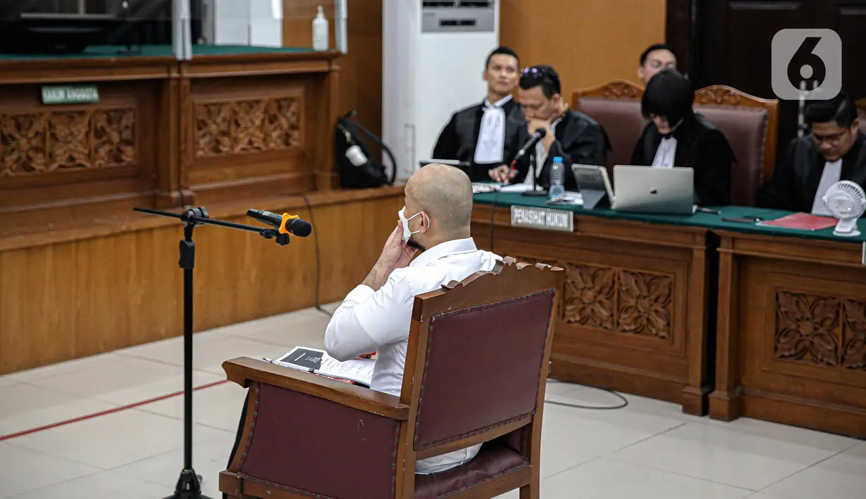 Terdakwa kasus merintangi penyidikan pembunuhan berencana terhadap Brigadir J, Baiquni Wibowo menjalani sidang perdana di Pengadilan Negeri Jakarta Selatan, Rabu (19/10/2022). Baiquni Wibowo disebut juga sempat menyalin arsip rekaman CCTV tersebut ke laptop pribadinya sebelum laptop itu dirusak dengan sengaja. (Liputan6.com/Faizal Fanani)