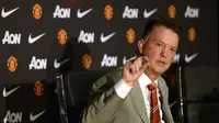 Kepada wartawan, Louis van Gaal mengaku siap memberikan yang terbaik dan menaikkan kembali prestasi Manchester United, (17/7/2014). (REUTERS/Nigel Roddis)