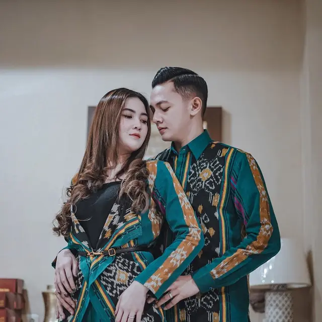 Nella Kharisma dan Dory Harsa. (Foto: Instagram @doryharsa)