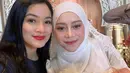 Tidak ketinggalan, Titi Kamal turut hadir mengenakan gaun midi berwarna hitam yang memberikan kesan anggun dan klasik. [@titi_kamall].