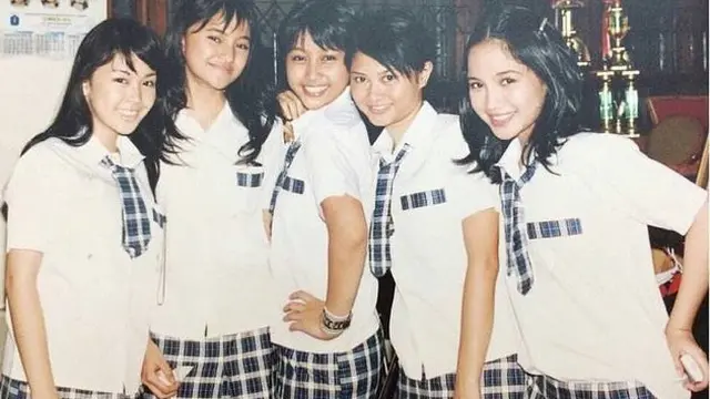 6 Potret Masa Remaja Marshanda, Gayanya saat Sekolah Curi Perhatian