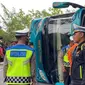 Kecelakaan maut bus pariwisata terguling terjadi di jalan Imogiri-Mangunan menyebabkan tiga orang meninggal dunia. (Liputan6.com/ Dok Humas Polres Bantul)