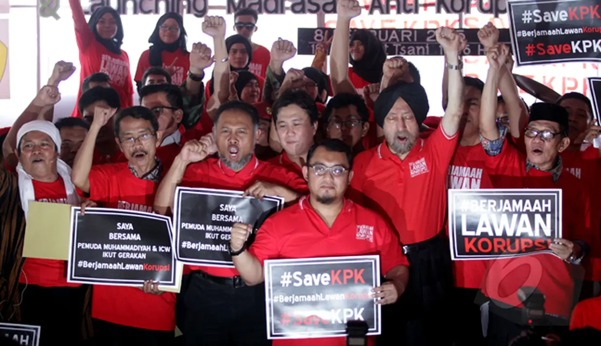 Bambang Widjojanto bersama pegiat anti korupsi saat deklarasi 'Berjamaah Lawan Korupsi' di Gedung Pusat Dakwah PP Muhammadiyah, Menteng, Jakarta, Minggu (8/2/2015). (Liputan6.com/Faizal Fanani)