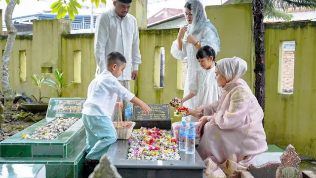 Tampilan Keluarga Jokowi saat Lebaran. [@ayanggkahiyang]
