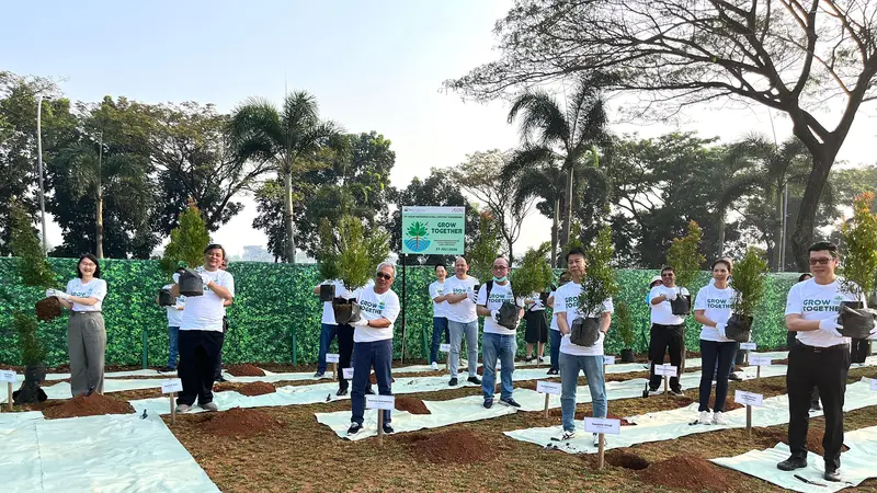 Dua Perusahaan Retail di Tangerang Tandai Kerjasama dengan Menanam Ribuan Bibit Pohon