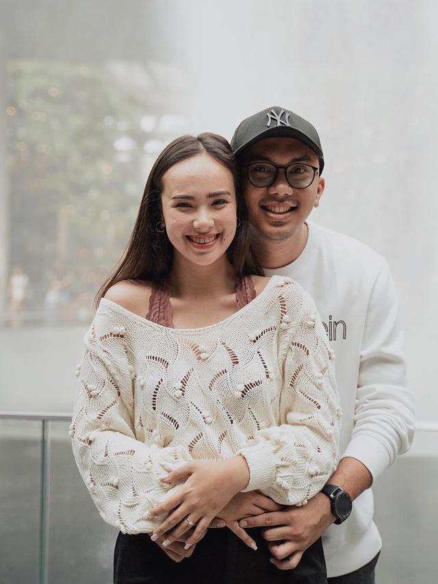 Potret Terbaru Pamela Bowie yang Baru Dilamar Kekasih
