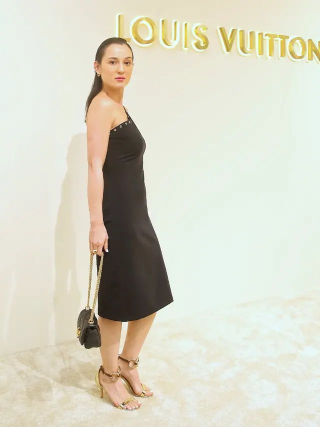 Julie Estelle di opening store Louis Vuitton