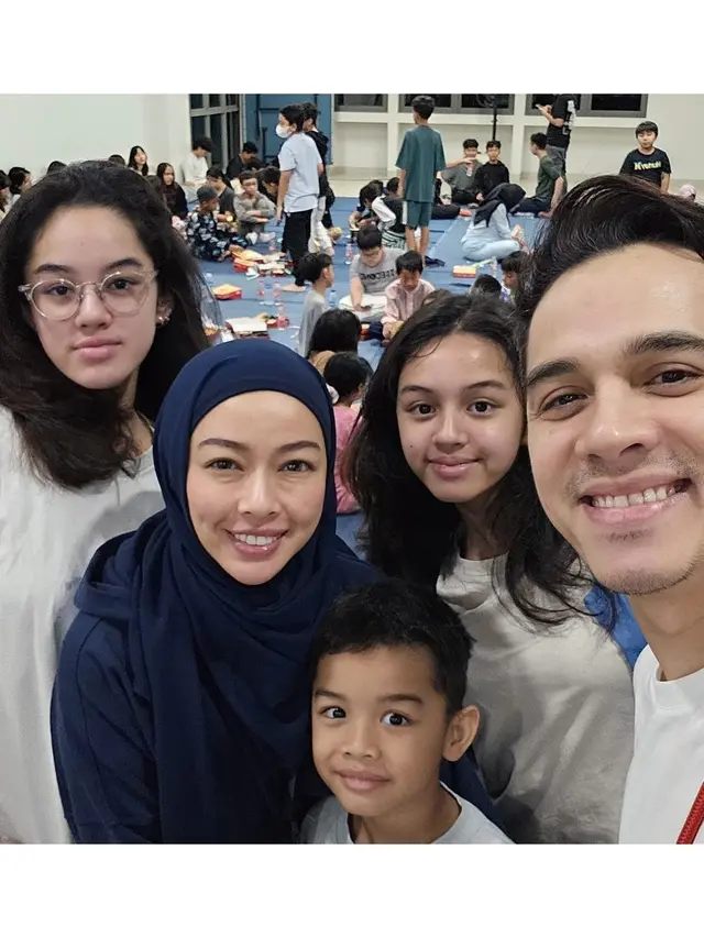 6 Potret Rionaldo Stockhorst Dampingi Anak-Anak Pesantren Kilat di Sekolah