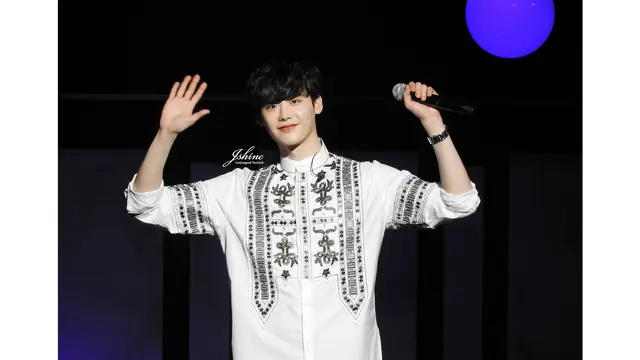 Potret seleb Korea pakai baju koko