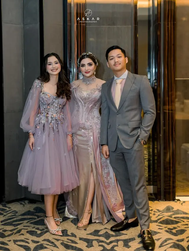 Sarah Menzel tampak menawan (Instagram/azriel_hermansyah)